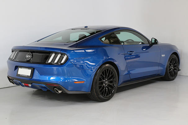 Ford Mustang Lightning Blue Fastback V8 5.0 Black-Wheels Prestigevs.co.uk